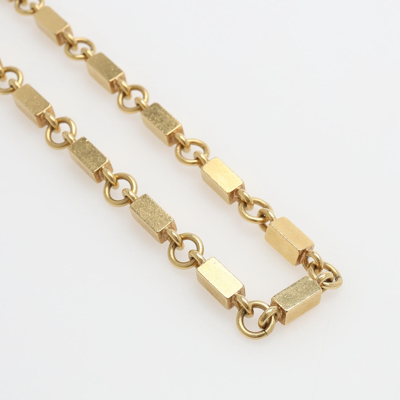 Crafoord Auktioner Lund Wiwen Nilsson Collier 18K guld sålt för 75.000 kr